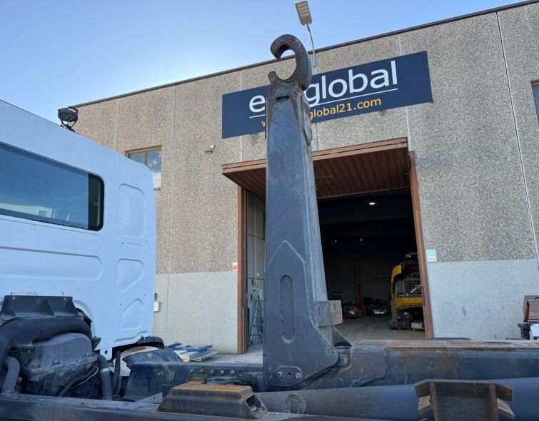 RENAULT LANDER 410.26. 